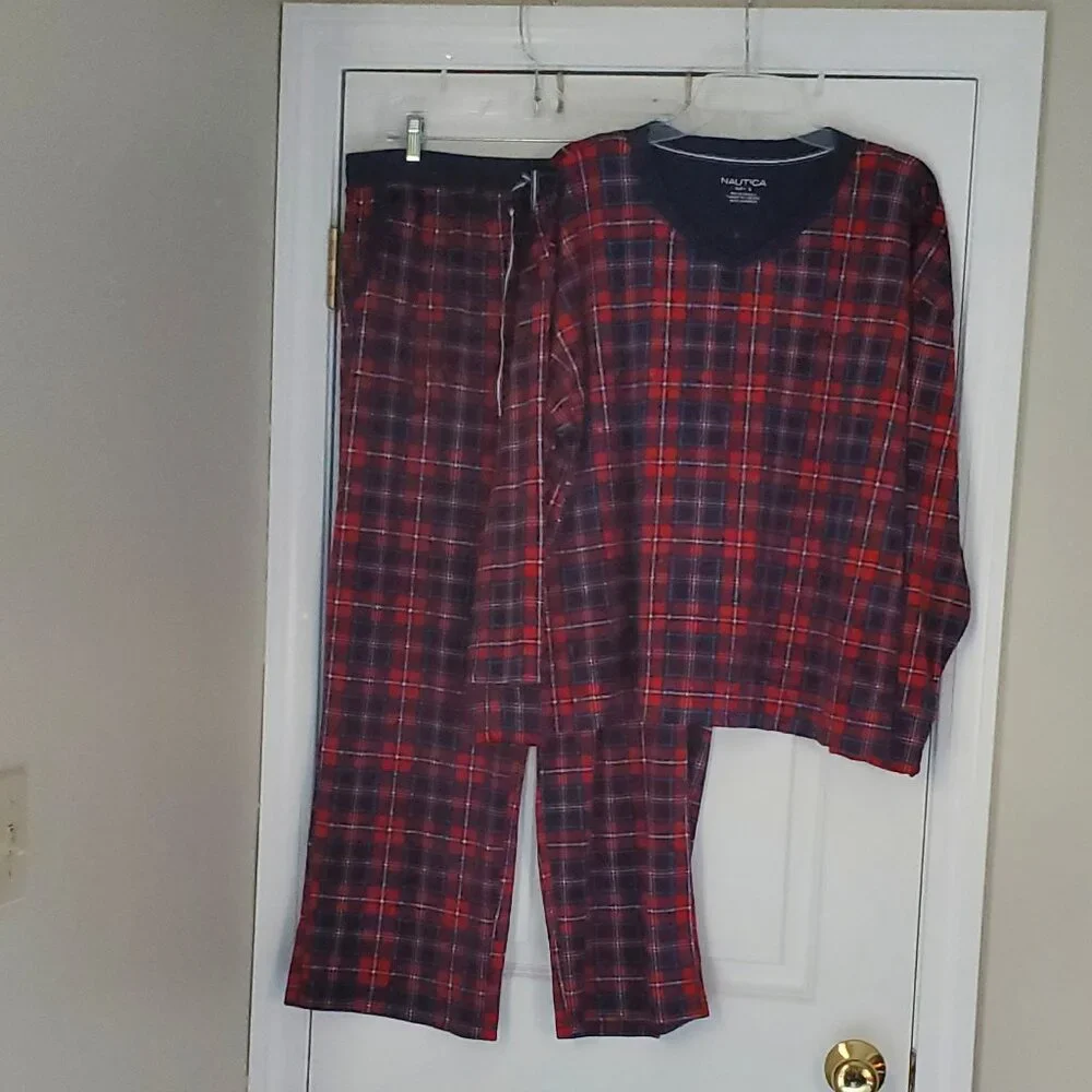 Nautica Super Soft Velvet Feel 2pc Long Sleeve Top Pants Pajama Set in Red Plaid